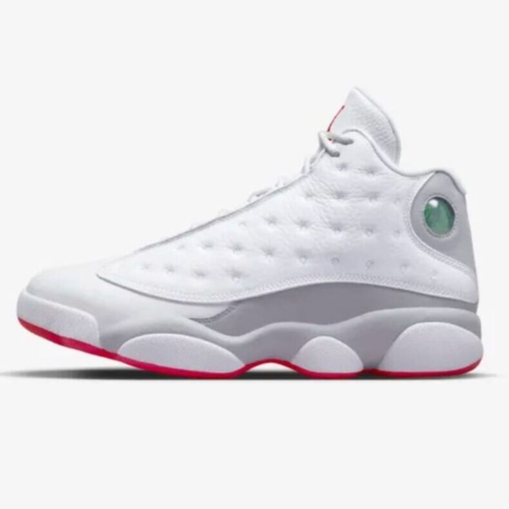 Nike Air Jordan 13 Retro white/True Red wolf grey in size 6Y Women’s 7.5 Men’s 6